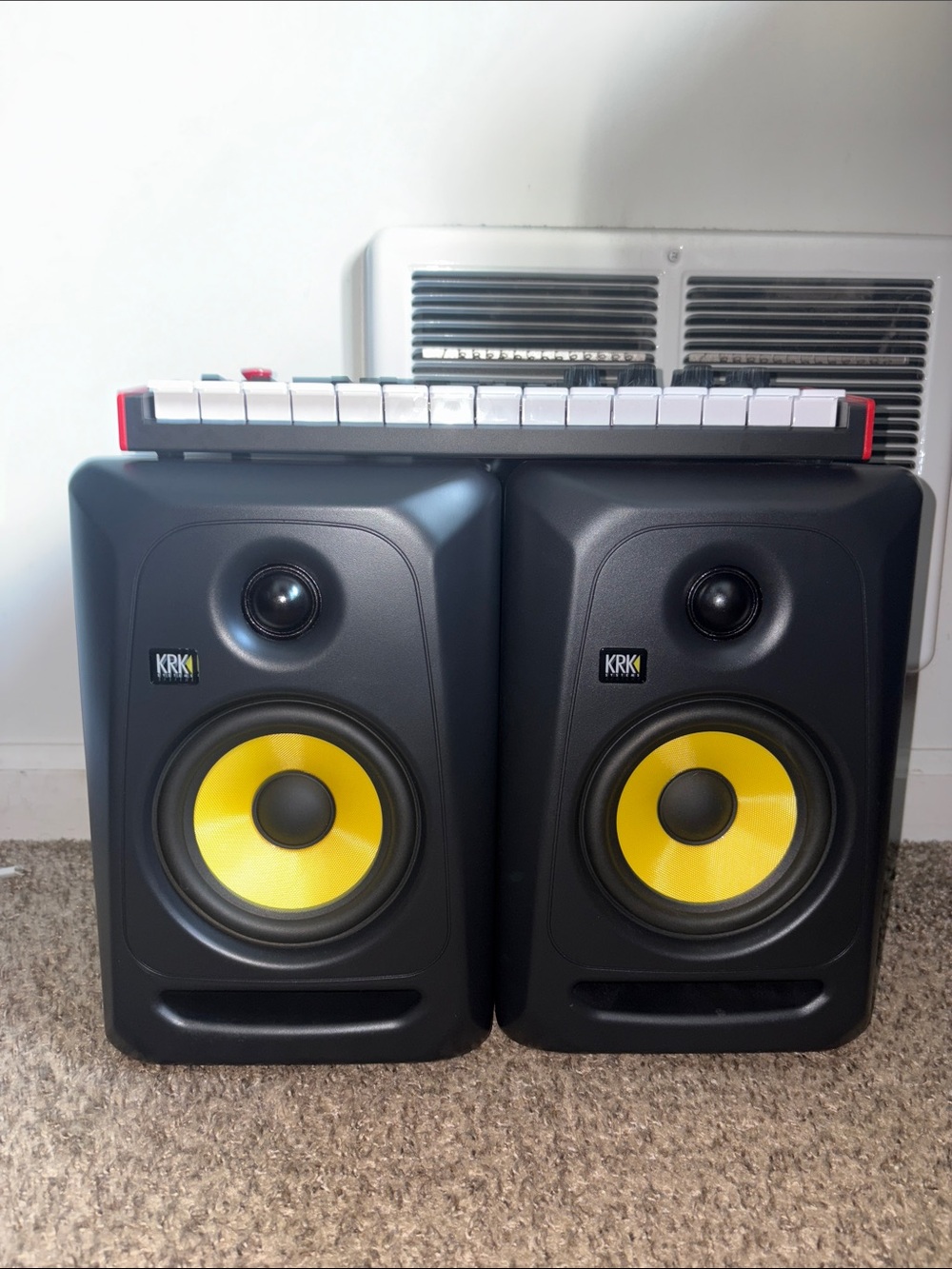 KEK Classic Black Studio speakers with AKAI keyboard